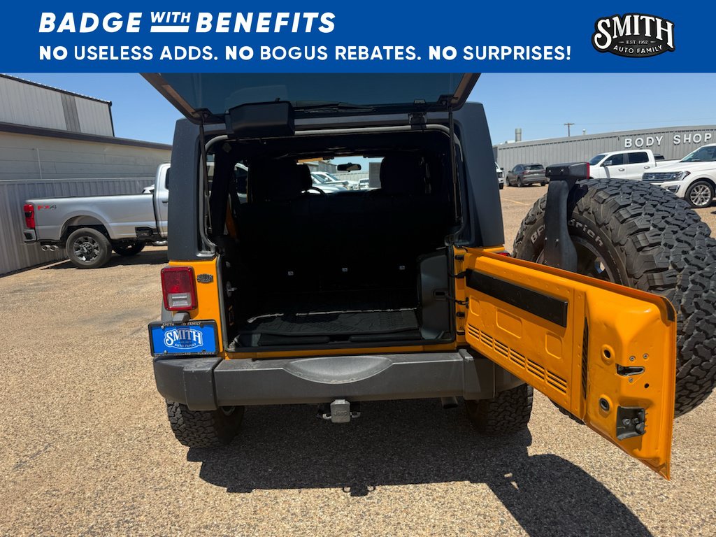 Used 2012 Jeep Wrangler Unlimited Rubicon w/ Connectivity Group AWD/4WD image 6