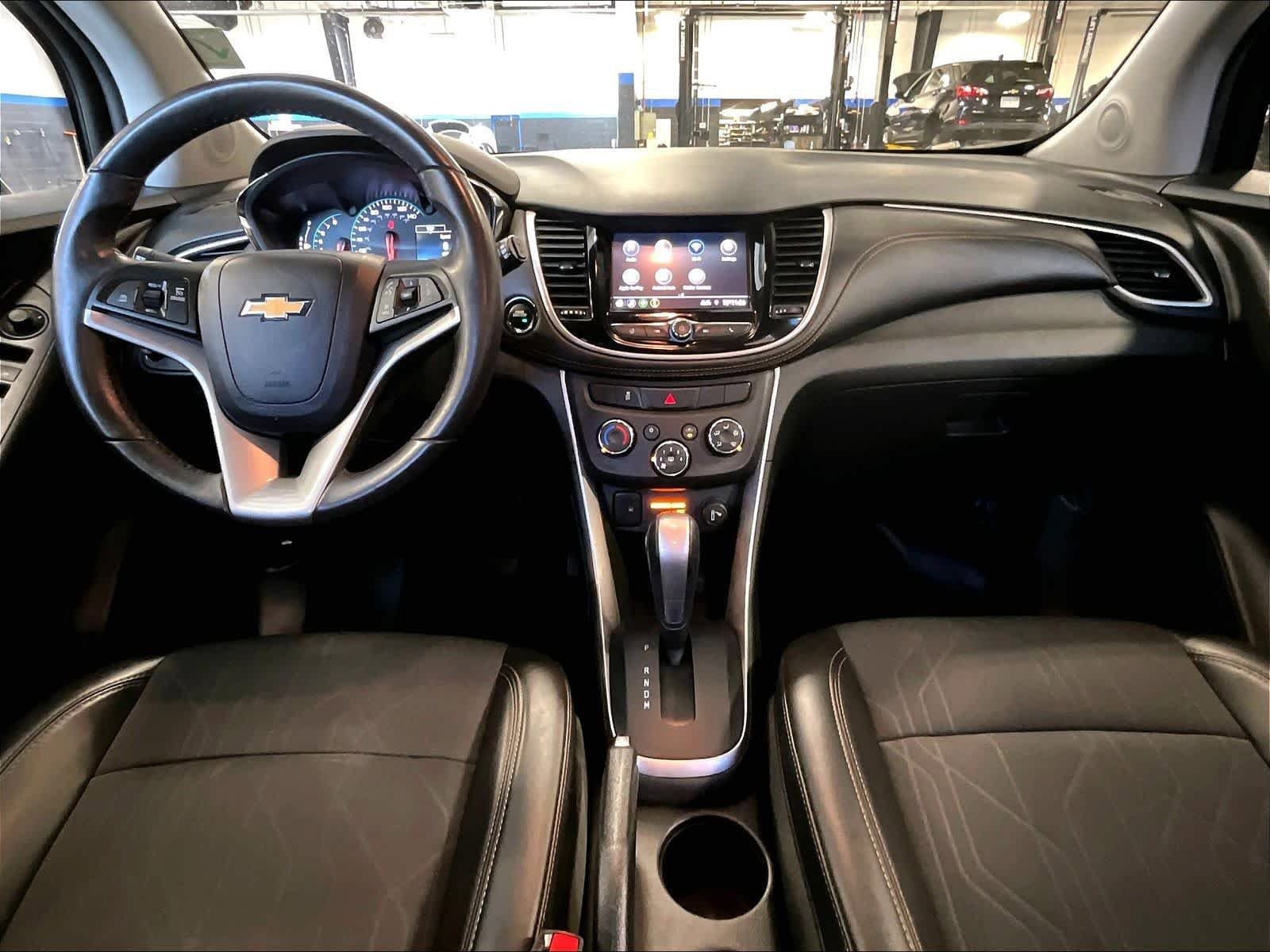 Used 2022 Chevrolet Trax LT w/ Midnight Edition AWD/4WD image 22