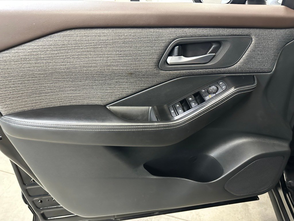Used 2021 Nissan Rogue SV AWD/4WD image 7