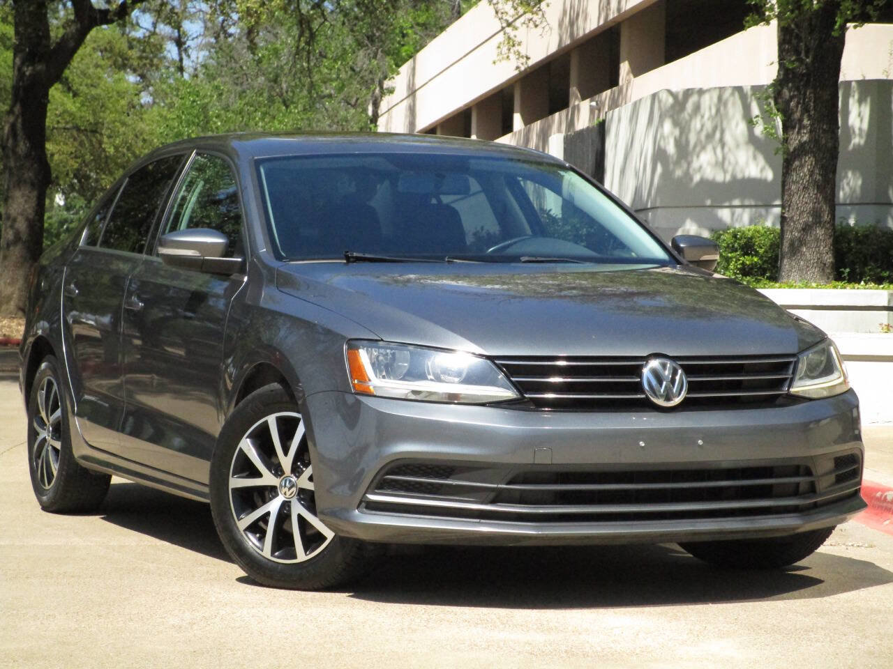 Used 2017 Volkswagen Jetta SE FWD image 1