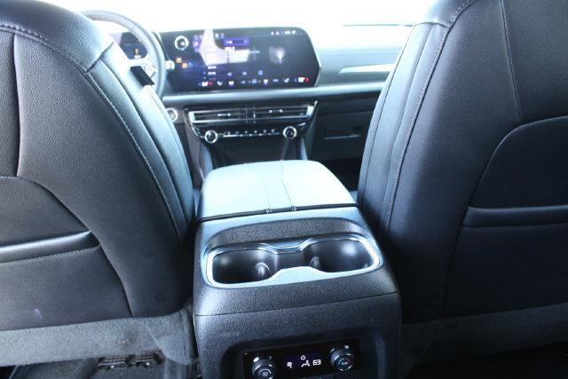 Used 2026 Chevrolet Traverse LT FWD image 16