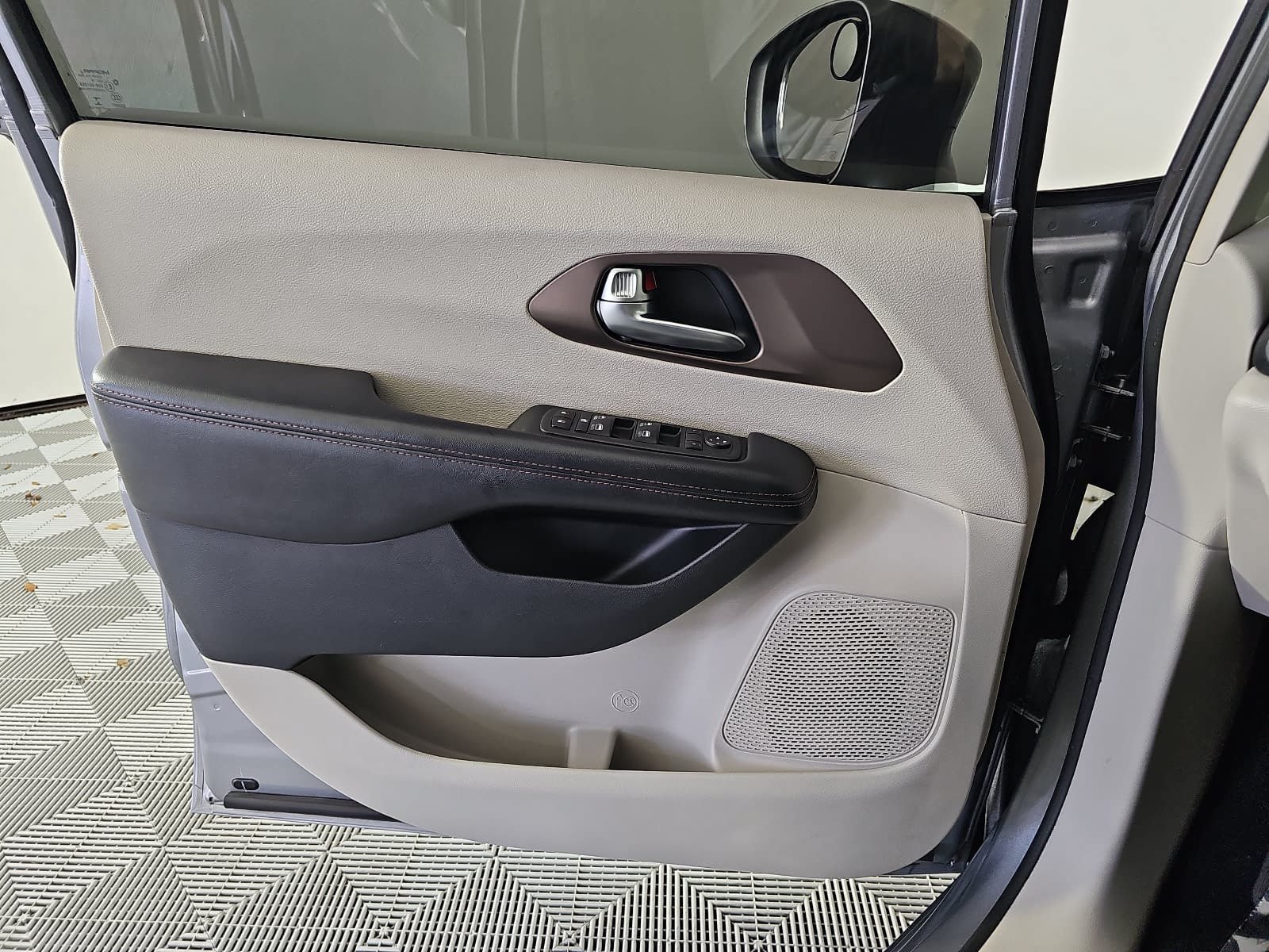 Used 2019 Chrysler Pacifica Touring-L Plus FWD image 26