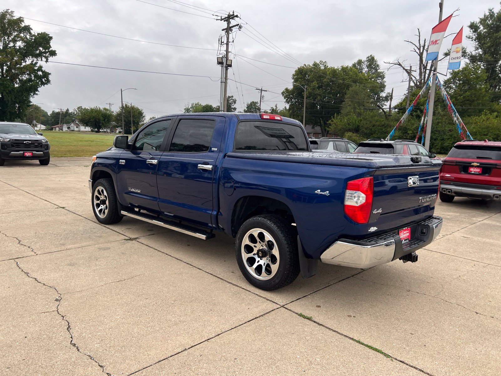 Used 2015 Toyota Tundra SR5 w/ SR5 Upgrade Package AWD/4WD image 5