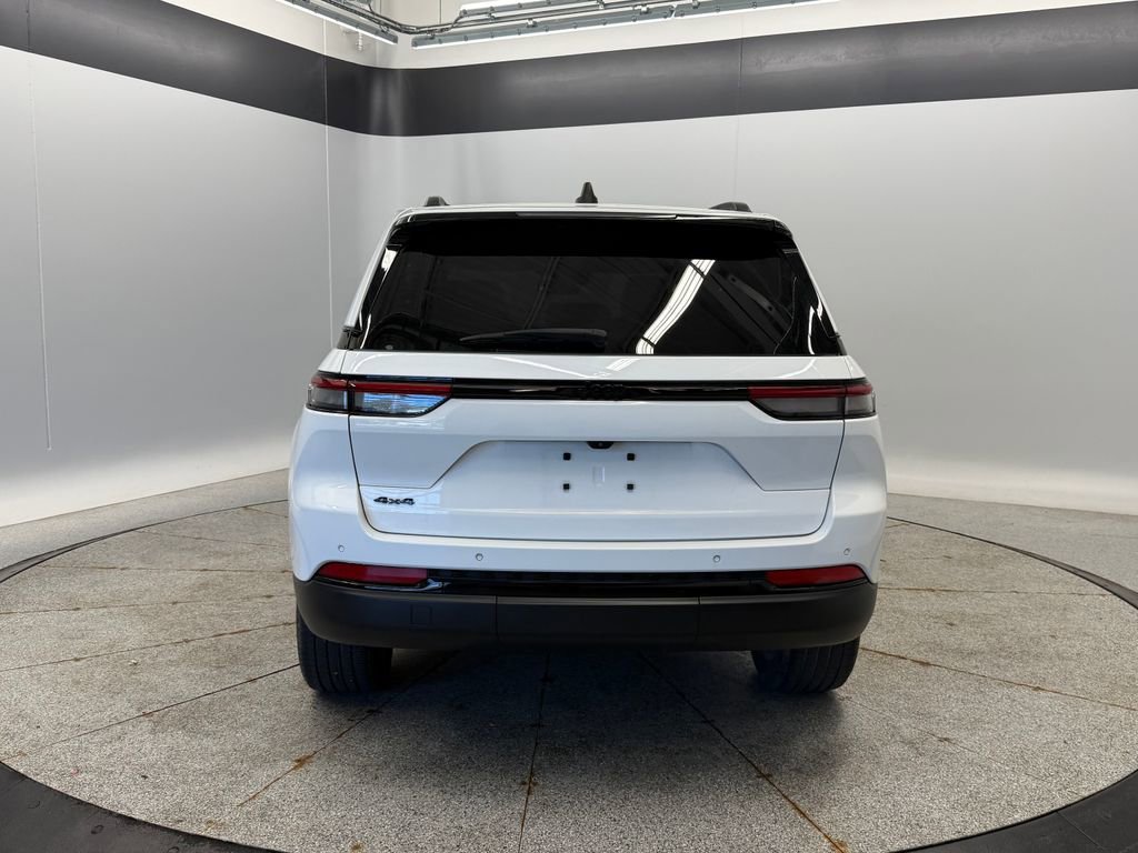 Certified 2023 Jeep Grand Cherokee Altitude AWD/4WD image 9