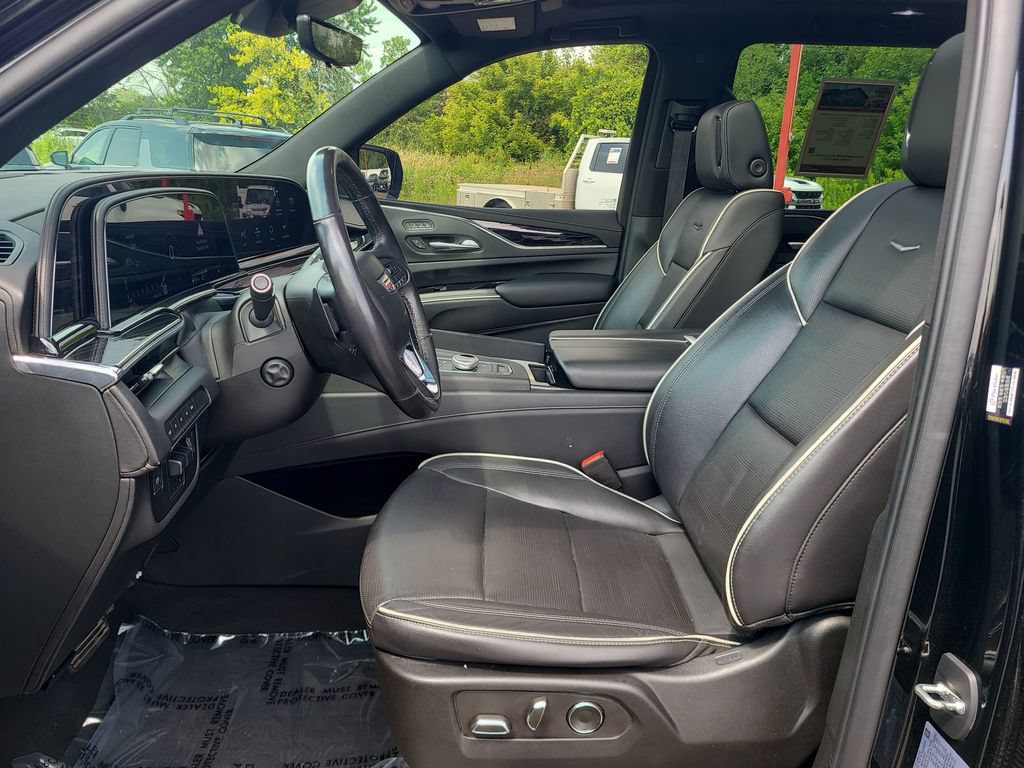 Used 2021 Cadillac Escalade Sport w/ LPO, Illumination Package AWD/4WD image 25