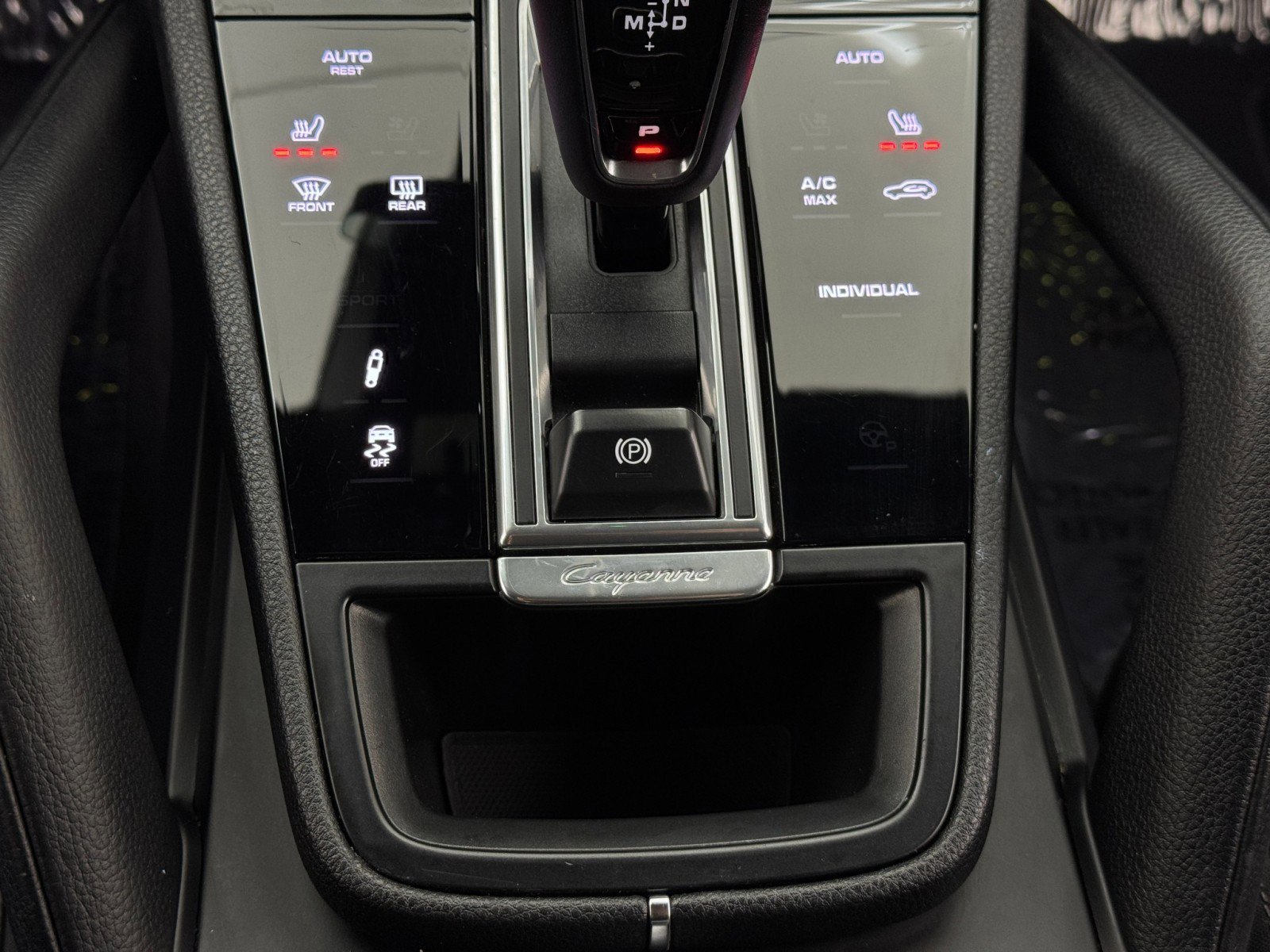 Used 2020 Porsche Cayenne E-Hybrid w/ Premium Package image 32