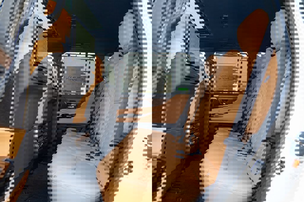 New 2026 Lexus LX 600 4WD w/ Luxury Package image 20