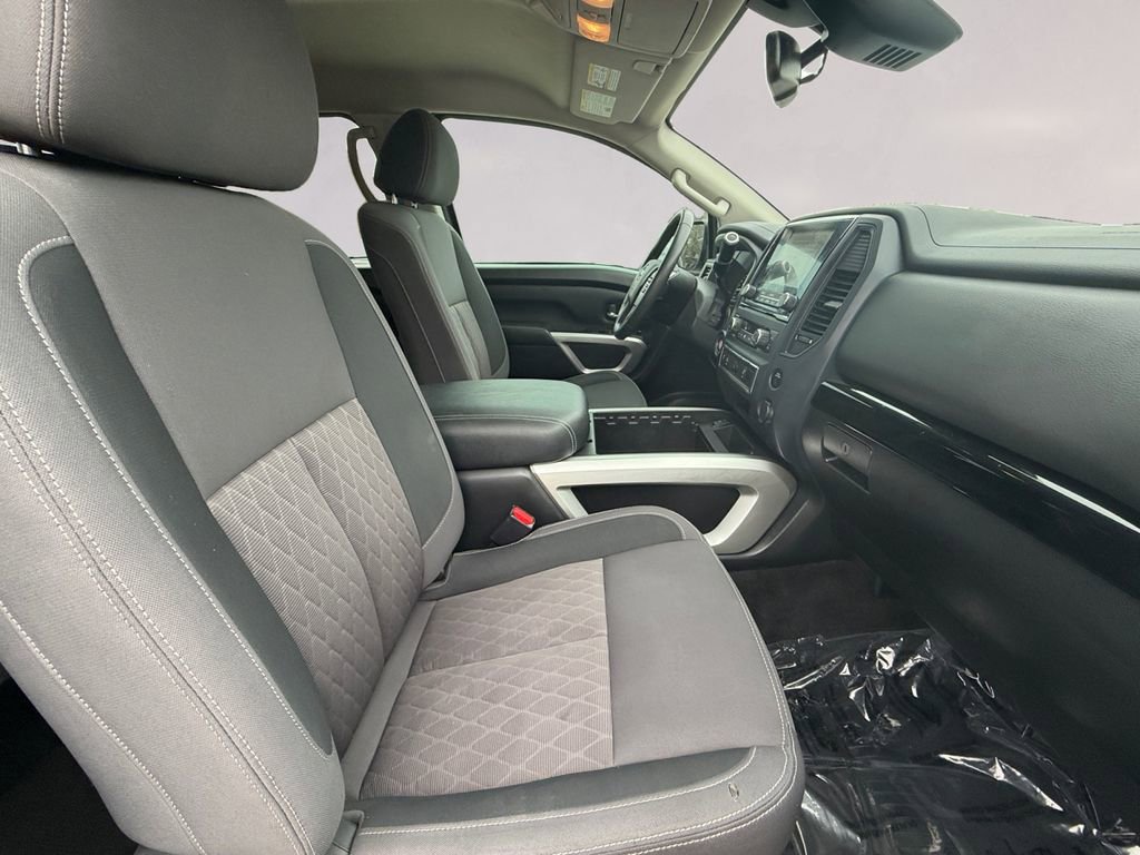 Used 2024 Nissan Titan SV w/ SV Convenience Package image 17