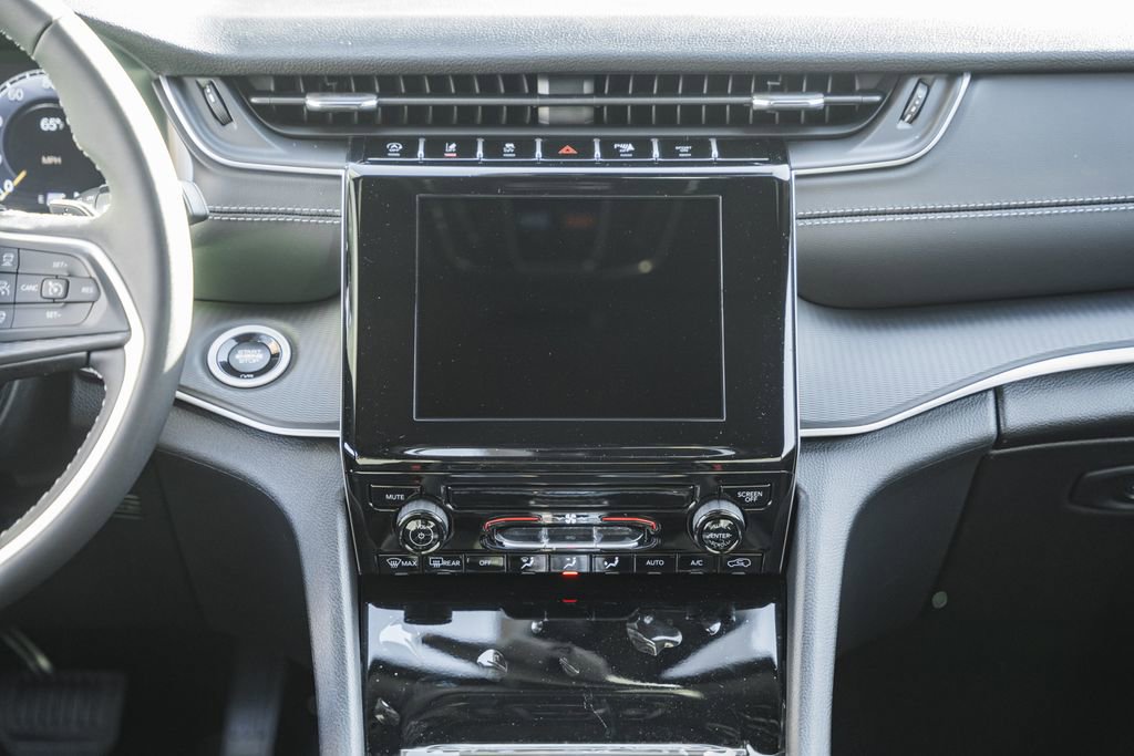 New 2025 Jeep Grand Cherokee Laredo X w/ MOPAR Finishing Package image 19