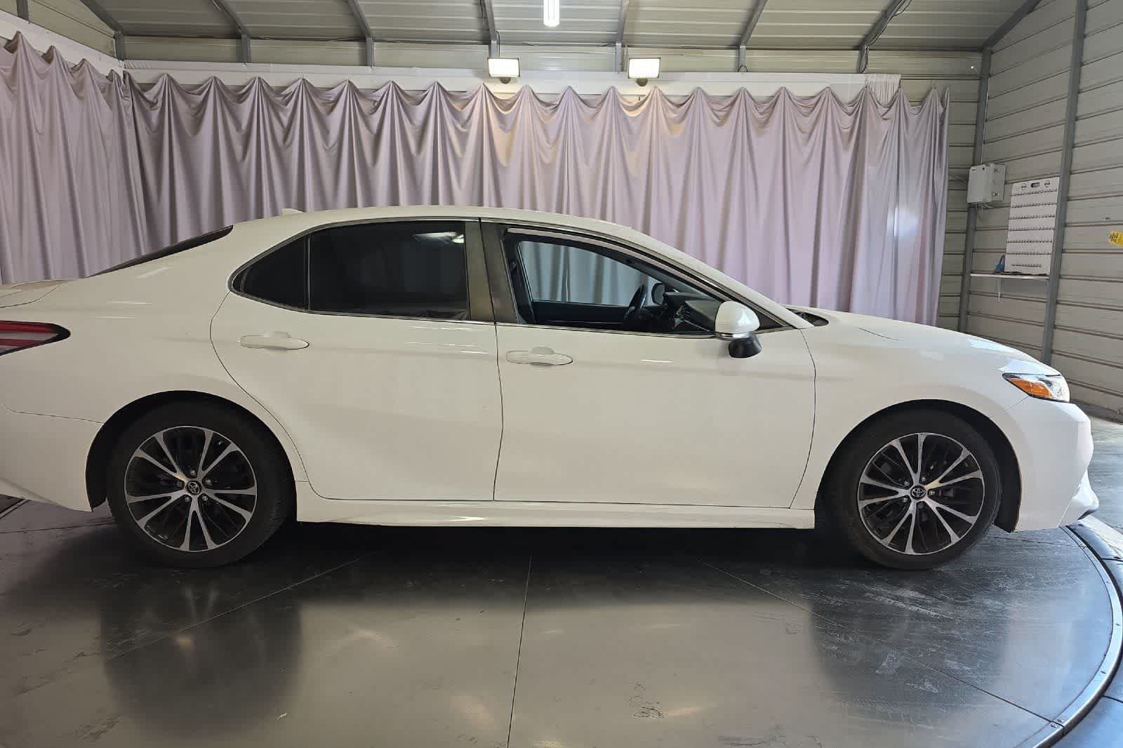 Used 2019 Toyota Camry SE w/ Audio Package FWD image 9