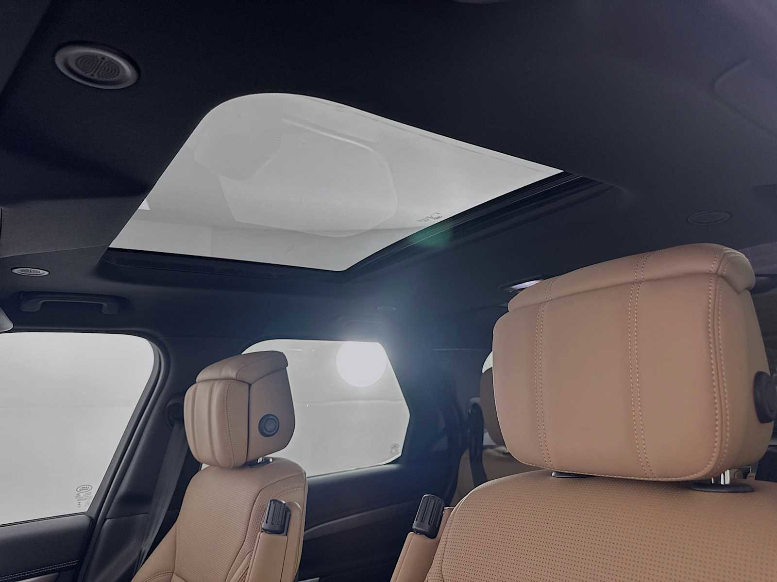 New 2025 Land Rover Discovery Dynamic SE image 11