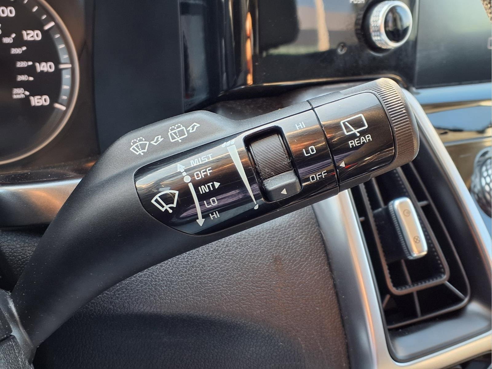 Used 2023 Kia Sorento LX image 27