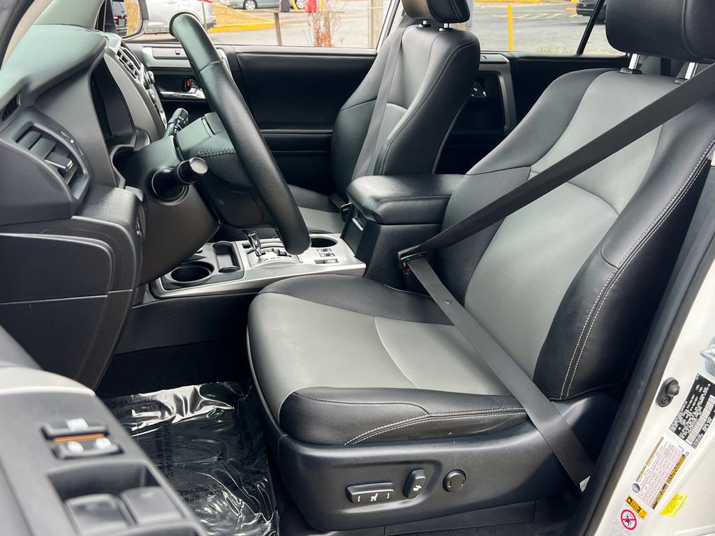 Used 2015 Toyota 4Runner SR5 image 18