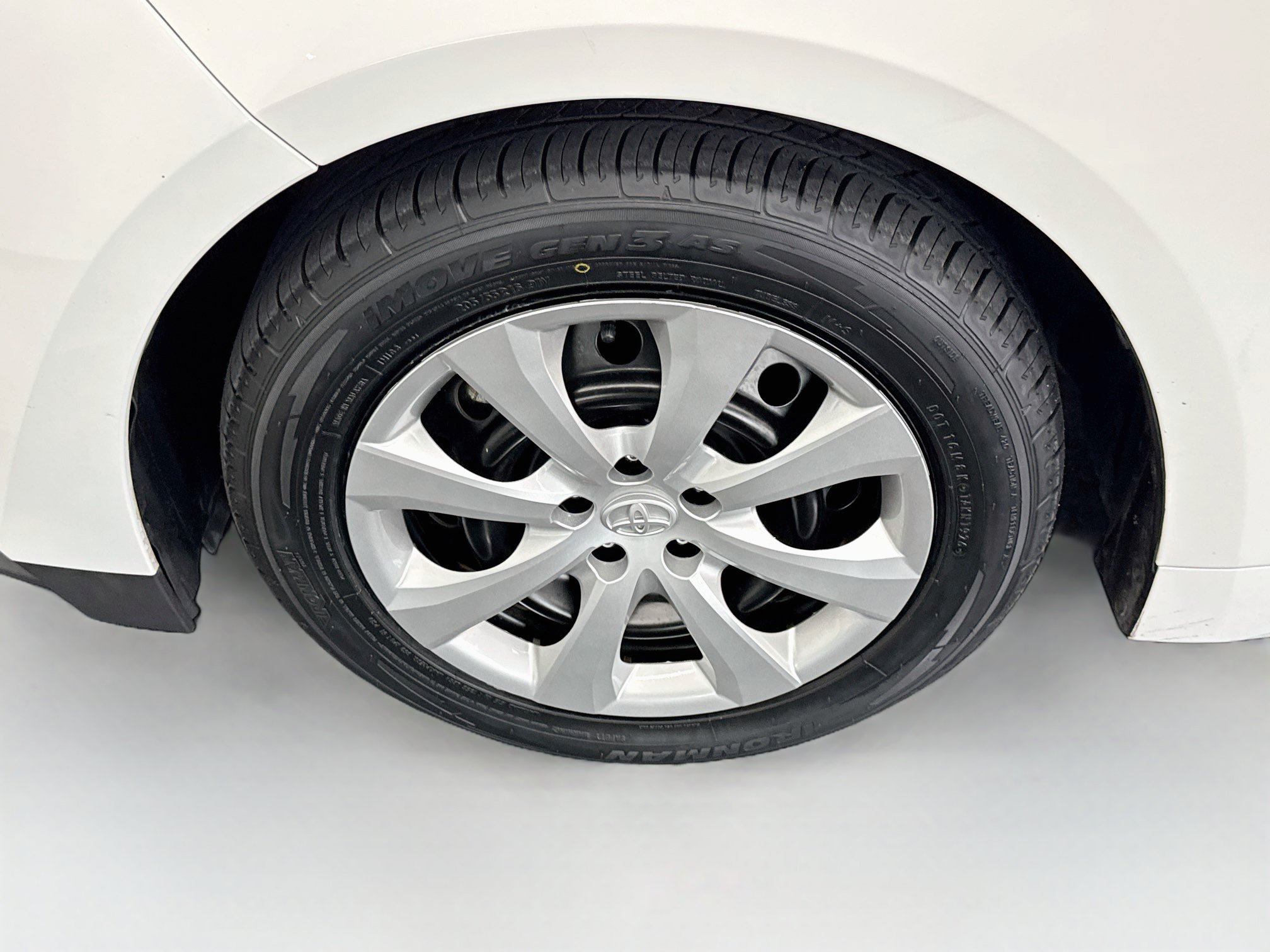 Used 2025 Toyota Corolla LE FWD image 11