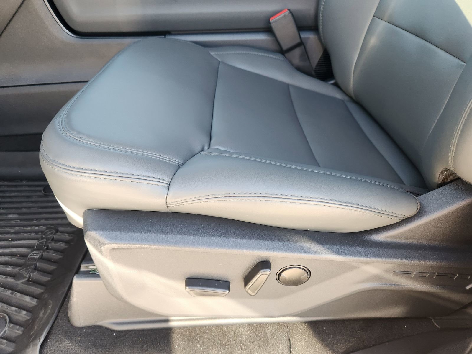 New 2026 Ford Expedition Active image 23