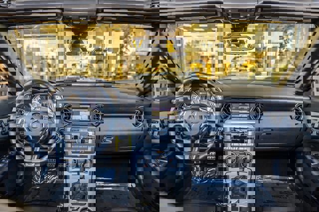 Used 2013 Mercedes-Benz SLK 250 image 3