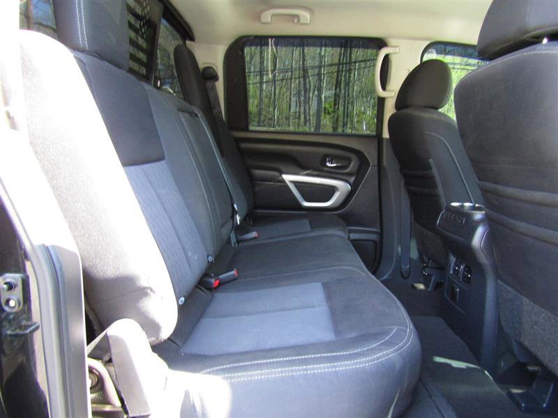 Used 2017 Nissan Titan SV image 35