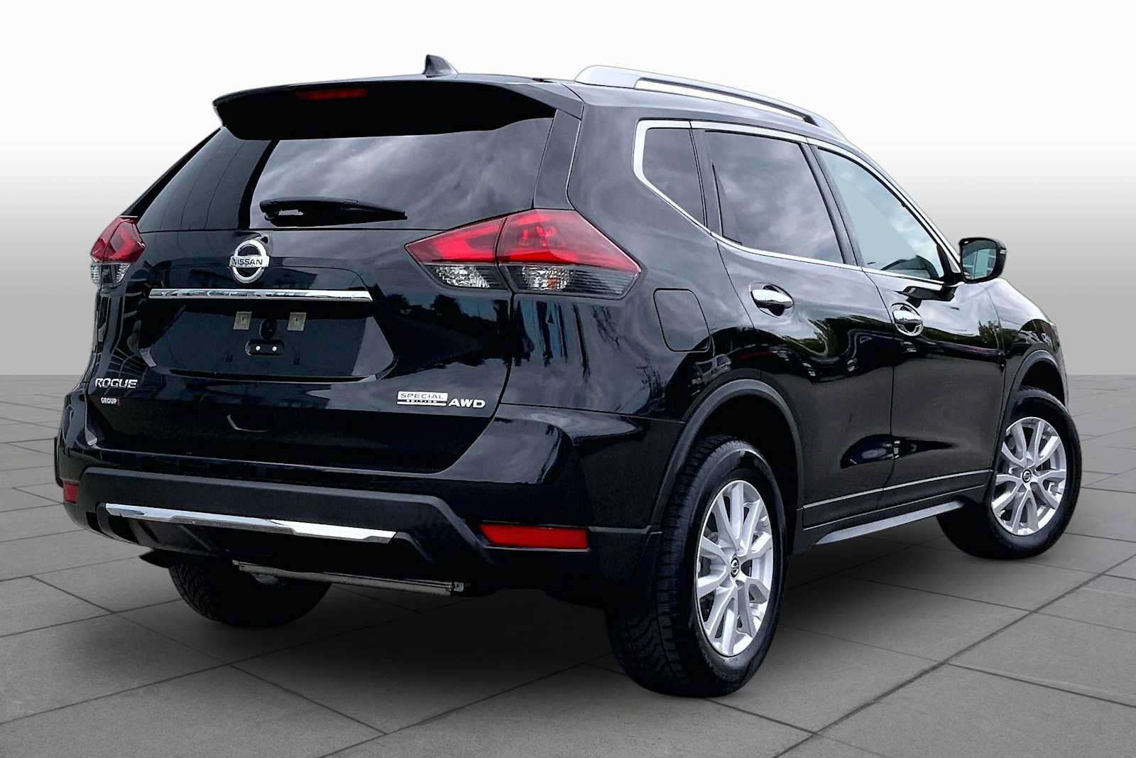 Used 2020 Nissan Rogue S w/ Special Edition Package AWD/4WD image 13