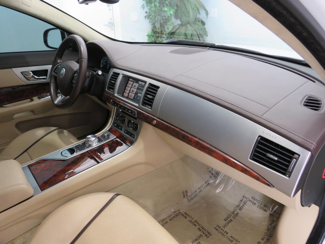 Used 2013 Jaguar XF 3.0 image 10