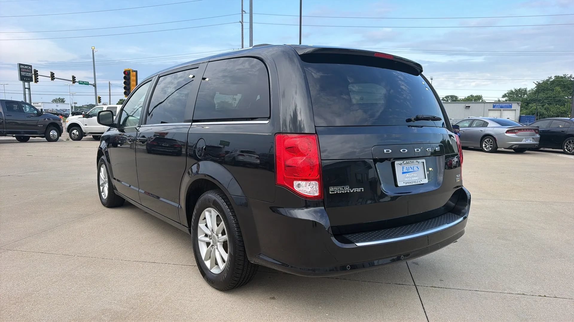 Used 2019 Dodge Grand Caravan SXT w/ Driver Convenience Group FWD image 14