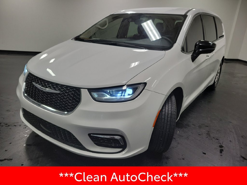 Used 2024 Chrysler Pacifica Touring-L FWD image 4