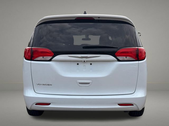 Used 2022 Chrysler Voyager LX FWD image 4