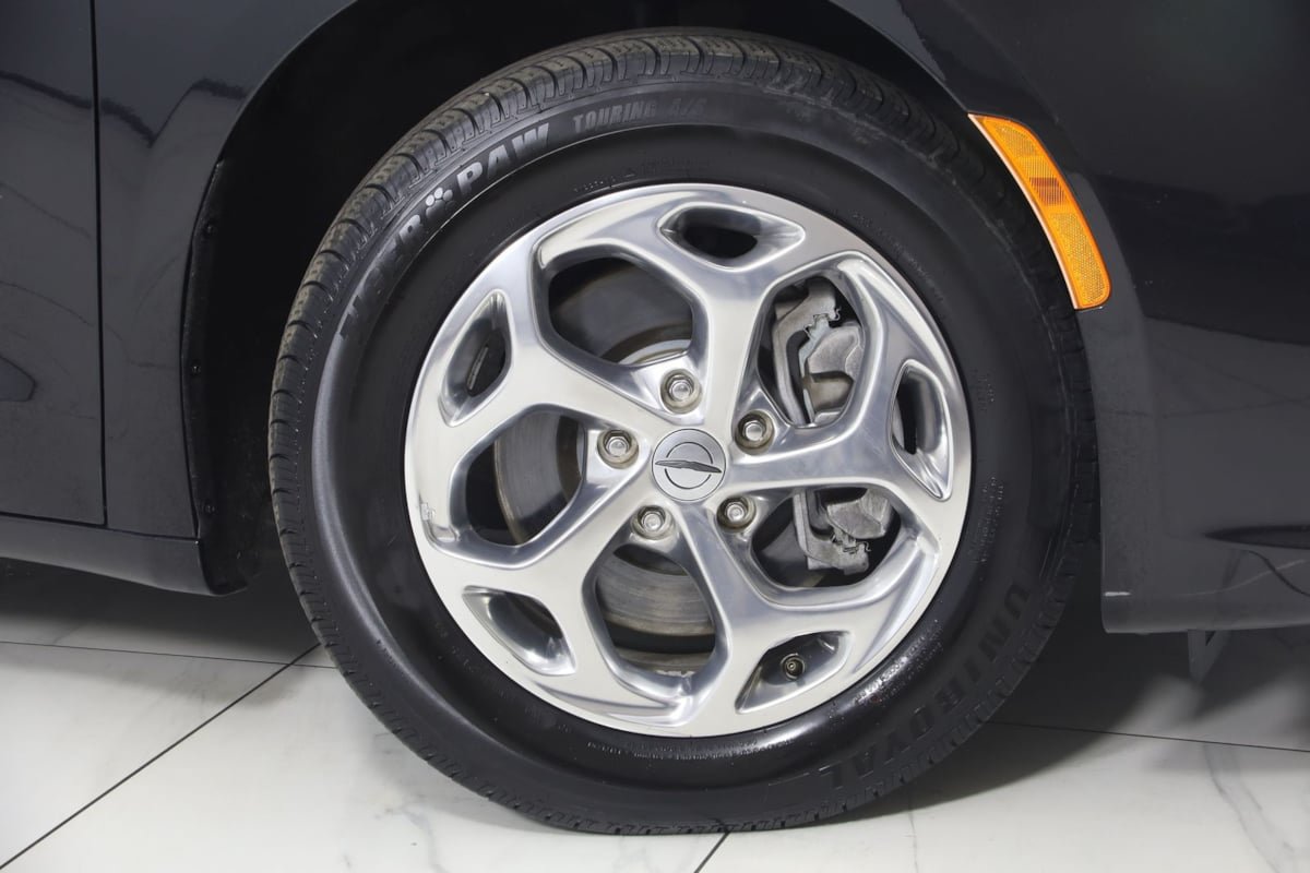 Used 2021 Chrysler Pacifica Limited AWD/4WD image 19
