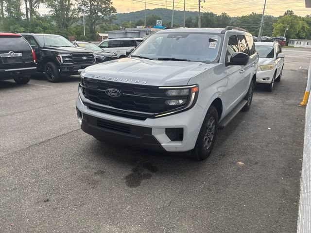 Used 2025 Ford Expedition Active RWD image 11