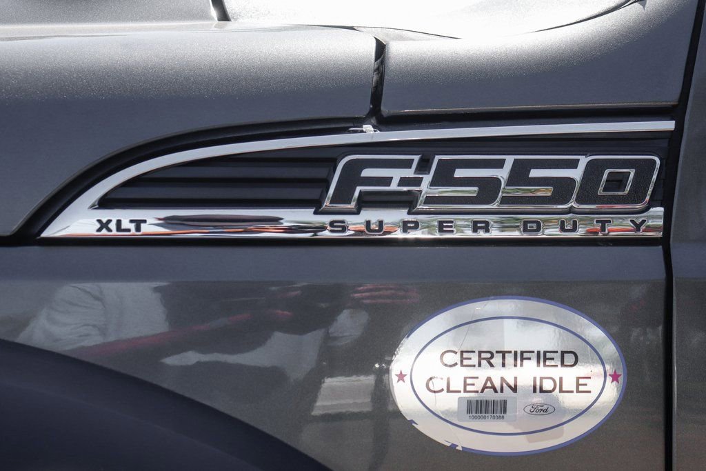 Used 2016 Ford F550 4x4 Crew Cab Super Duty w/ XLT Interior Package image 51