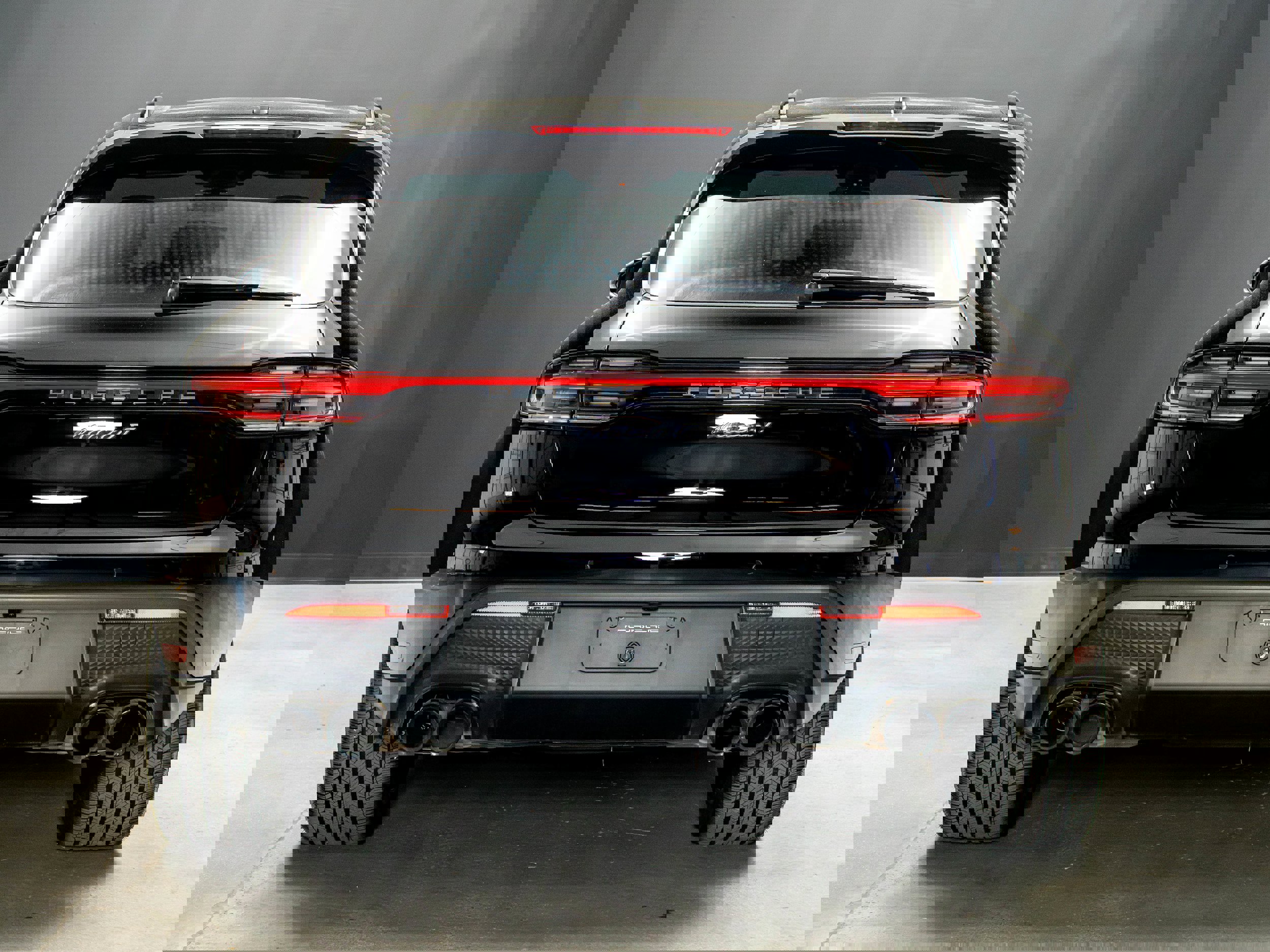 Certified 2025 Porsche Macan Turbo image 6