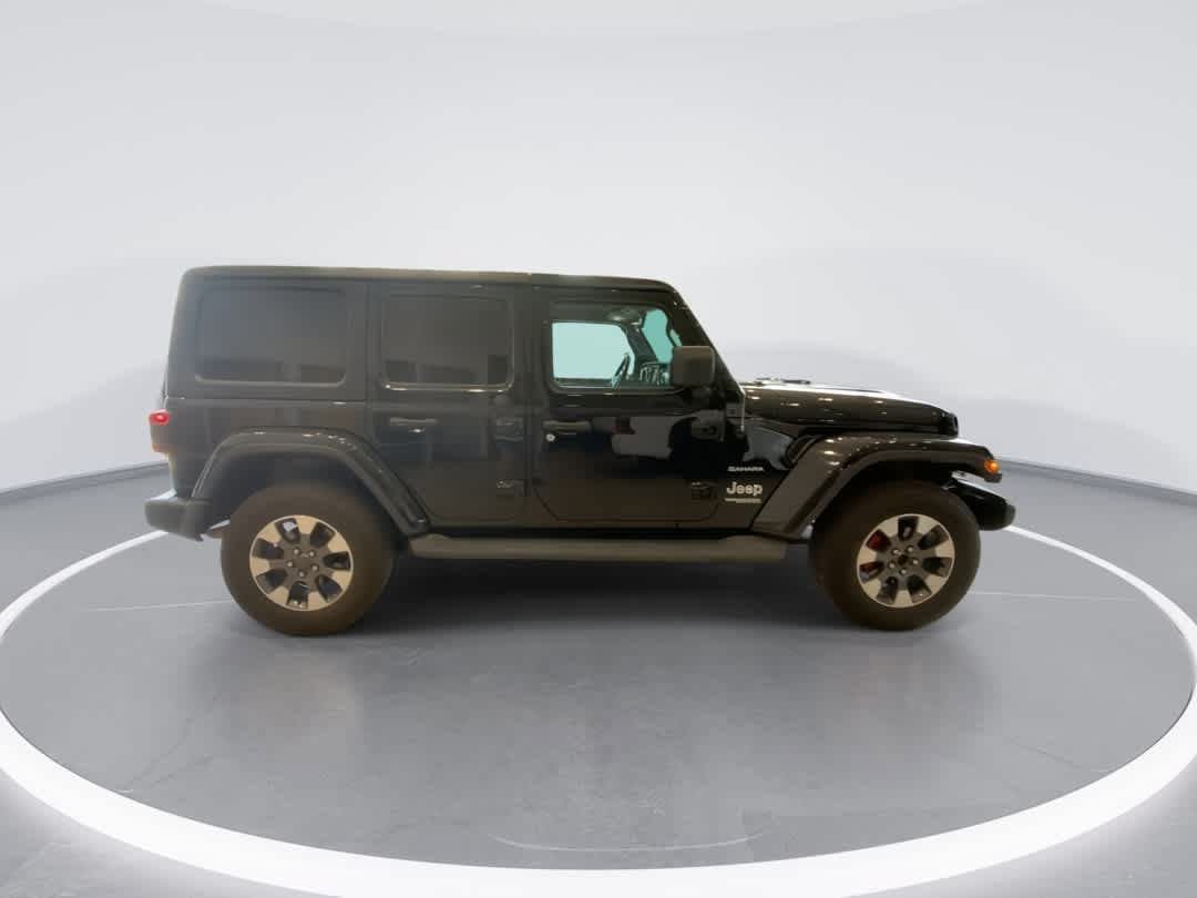 Used 2022 Jeep Wrangler Unlimited Sahara w/ LED Lighting Group AWD/4WD image 9