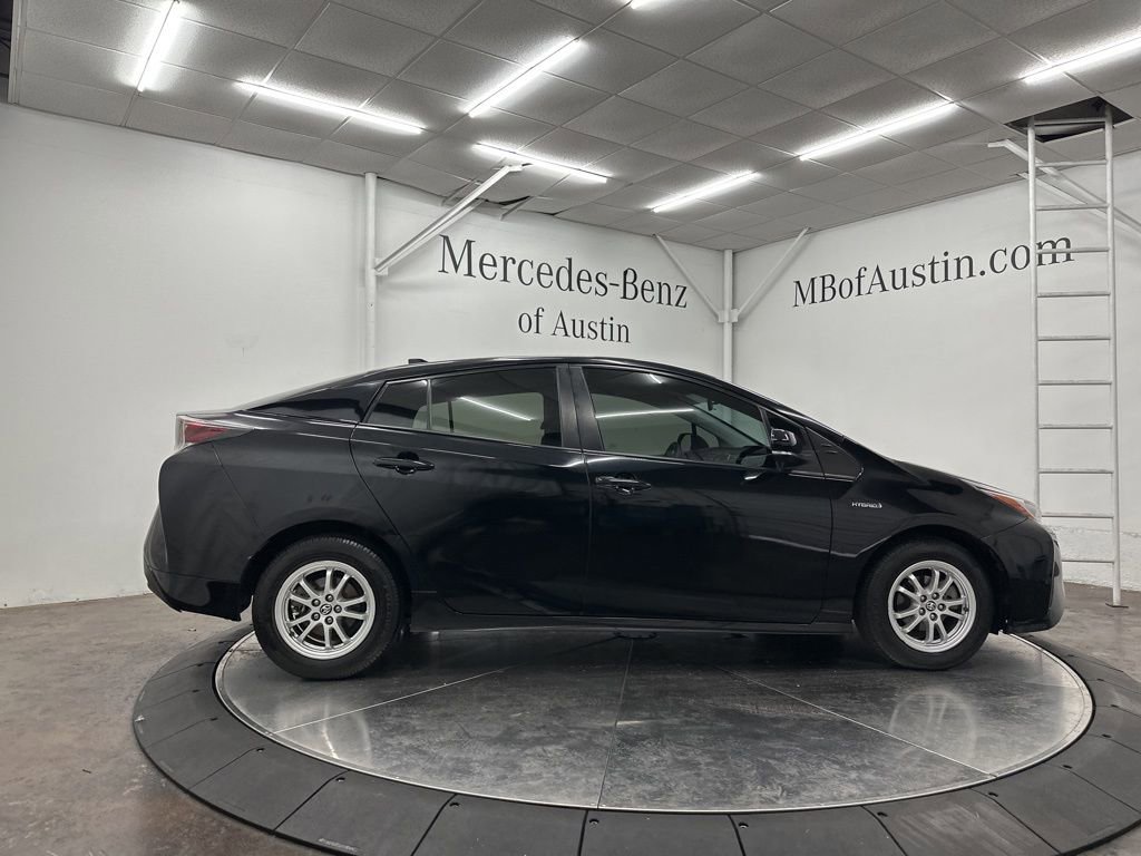 Used 2016 Toyota Prius Two w/ Preferred Accessory Package FWD image 9