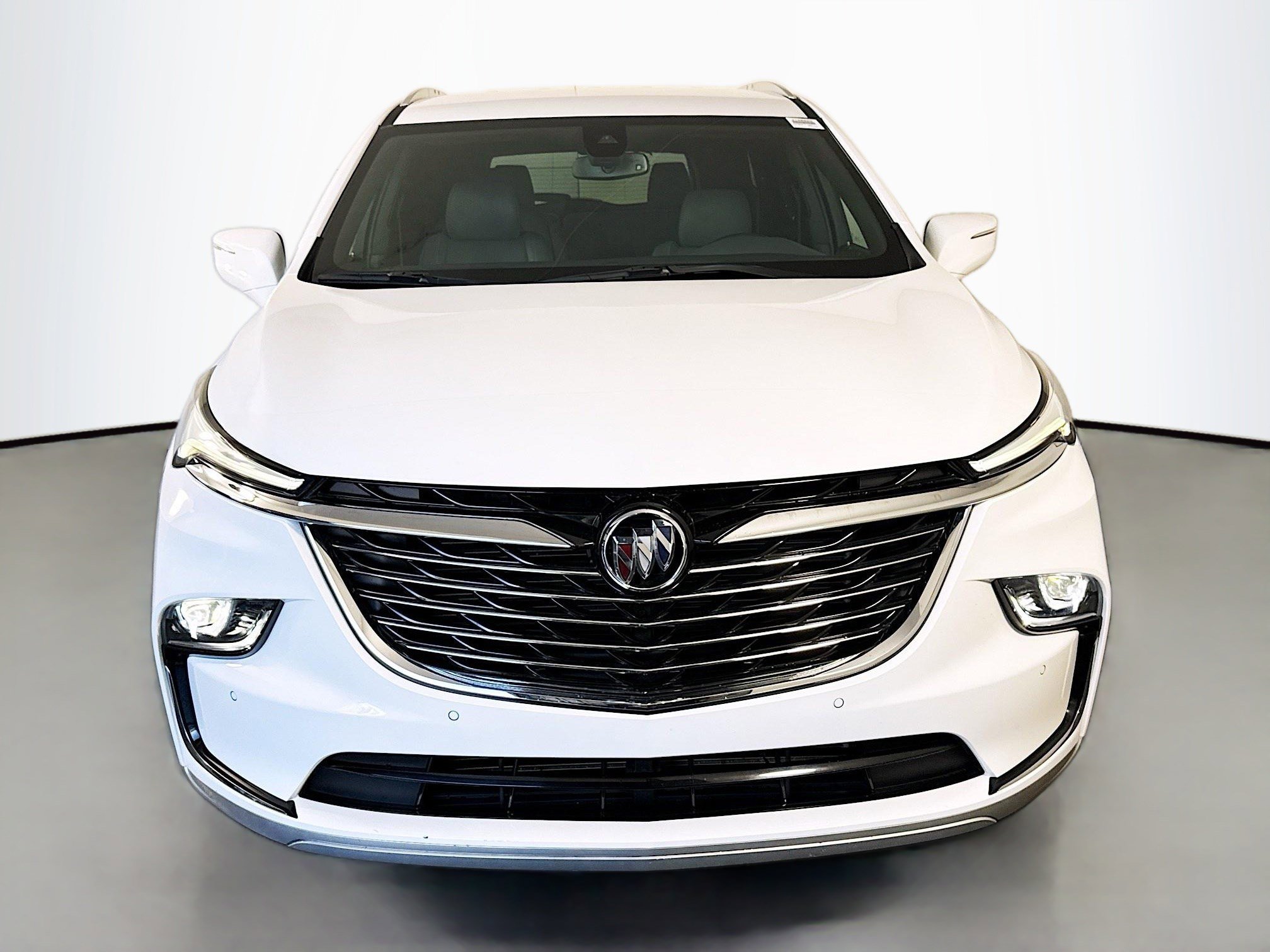 Used 2023 Buick Enclave Essence image 2