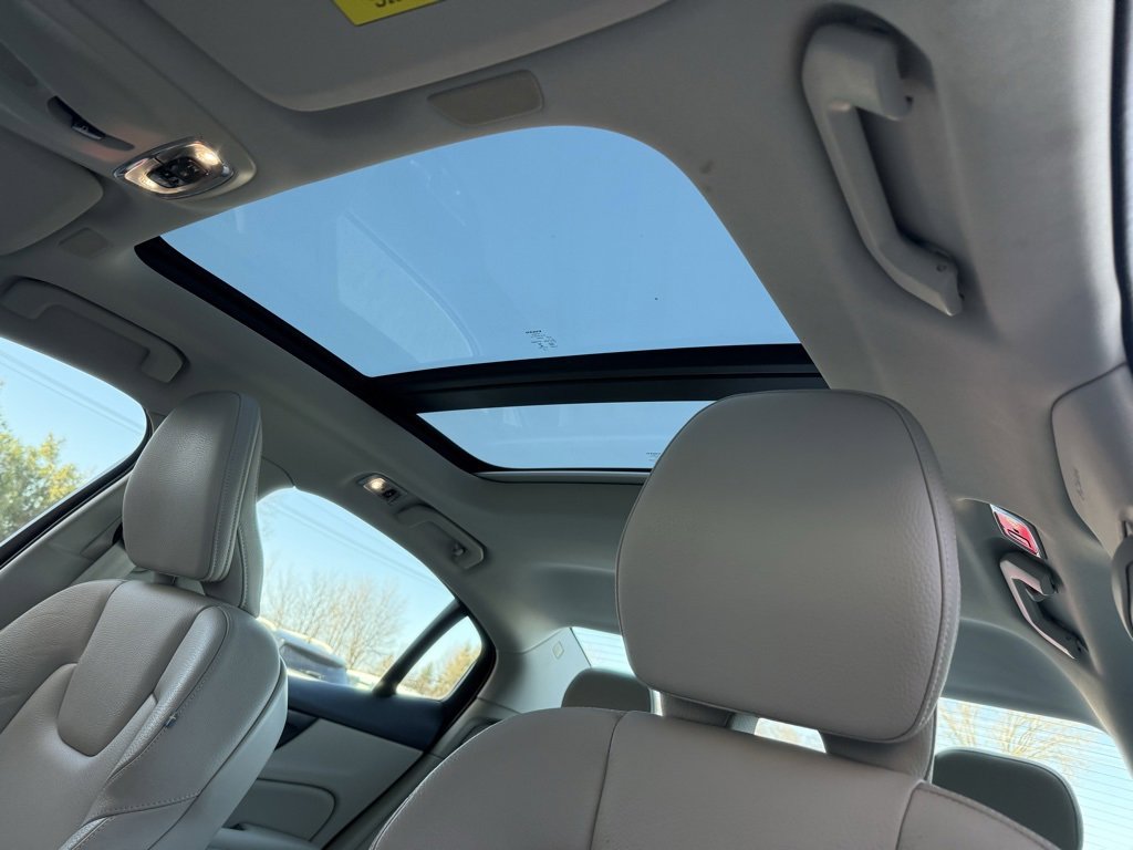 Used 2019 Volvo S60 T5 Momentum w/ Premium Package image 11