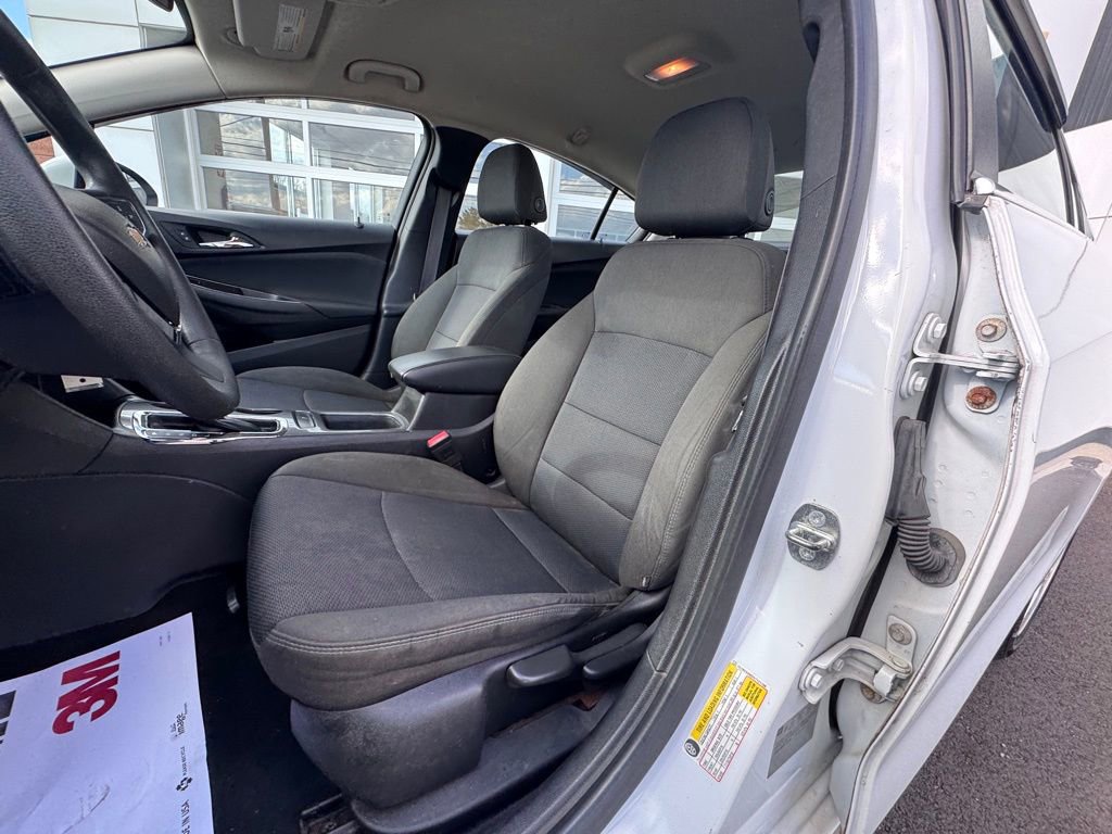 Used 2017 Chevrolet Cruze LT image 25