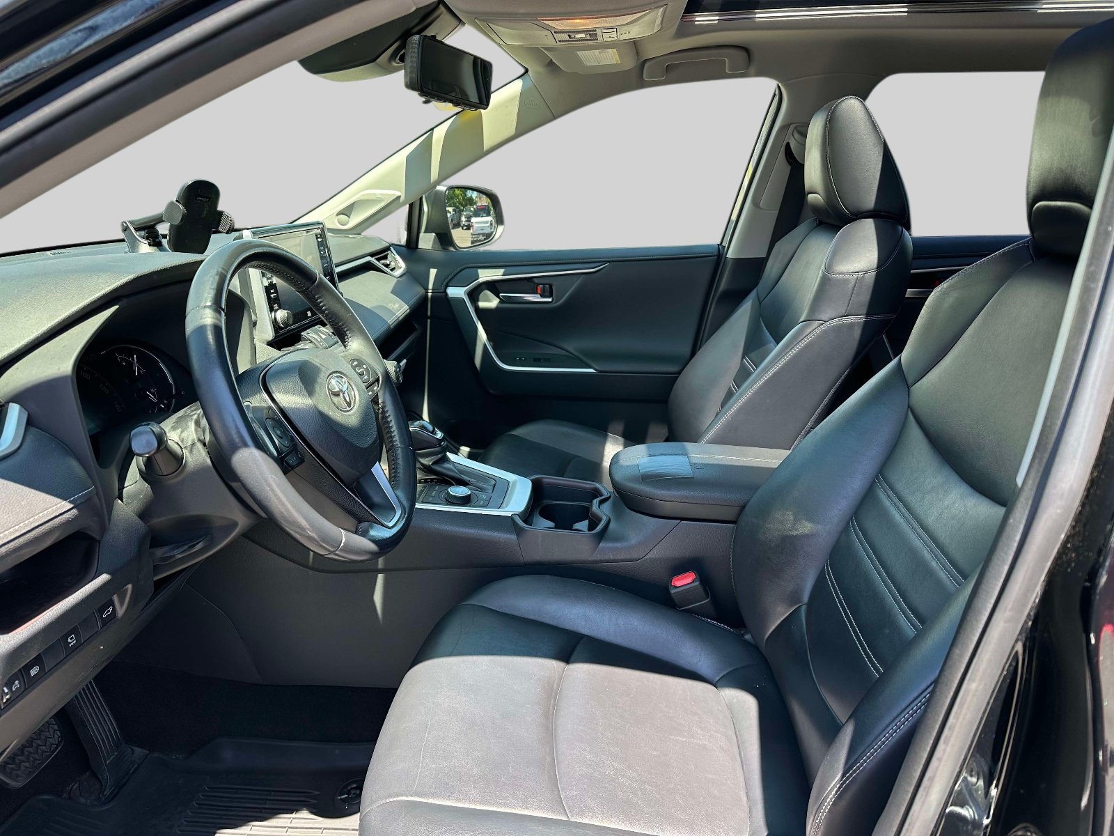 Used 2019 Toyota RAV4 Limited w/ Advanced Technology Package AWD/4WD image 16