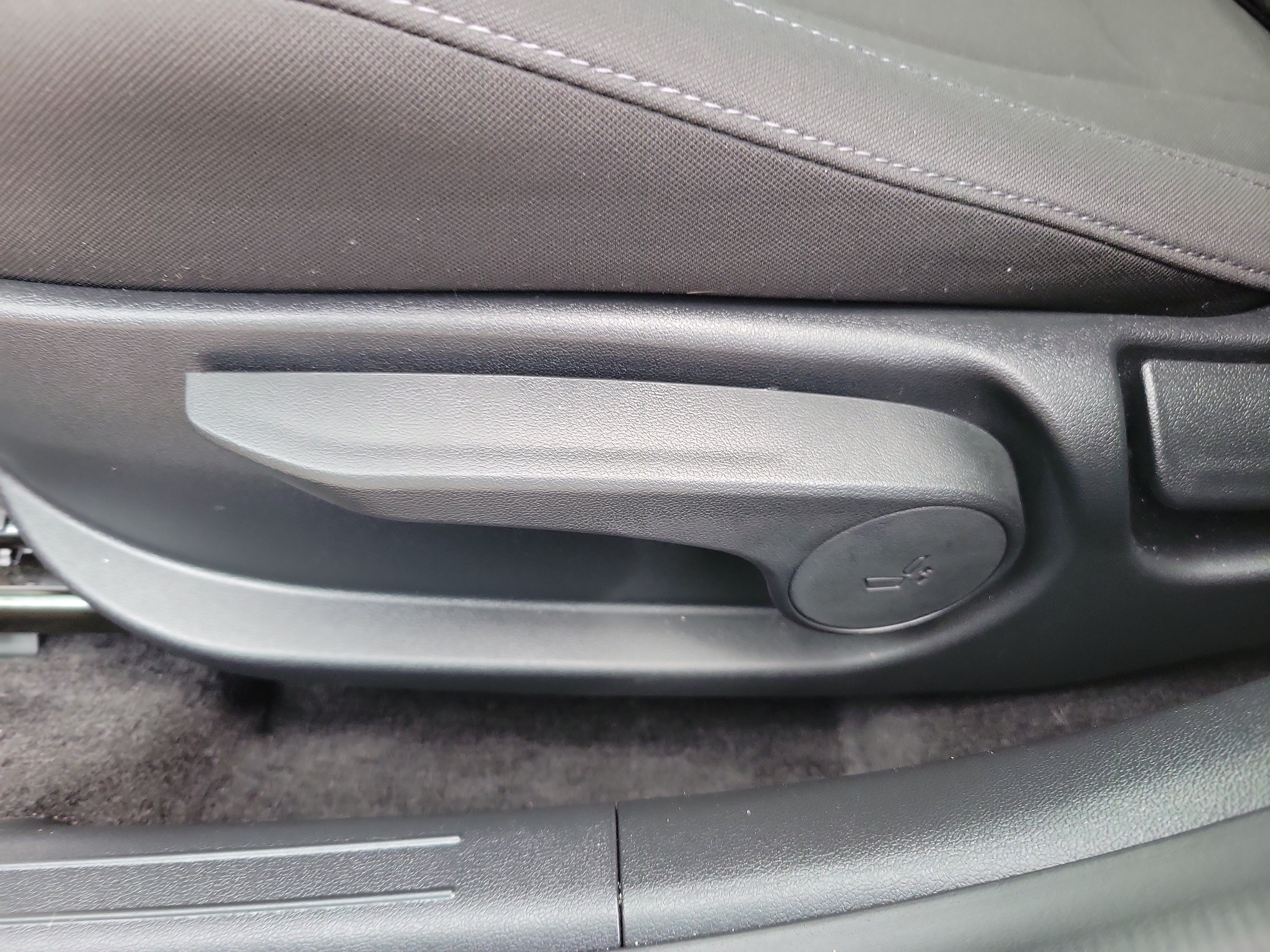 Used 2025 Hyundai Elantra SEL FWD image 13