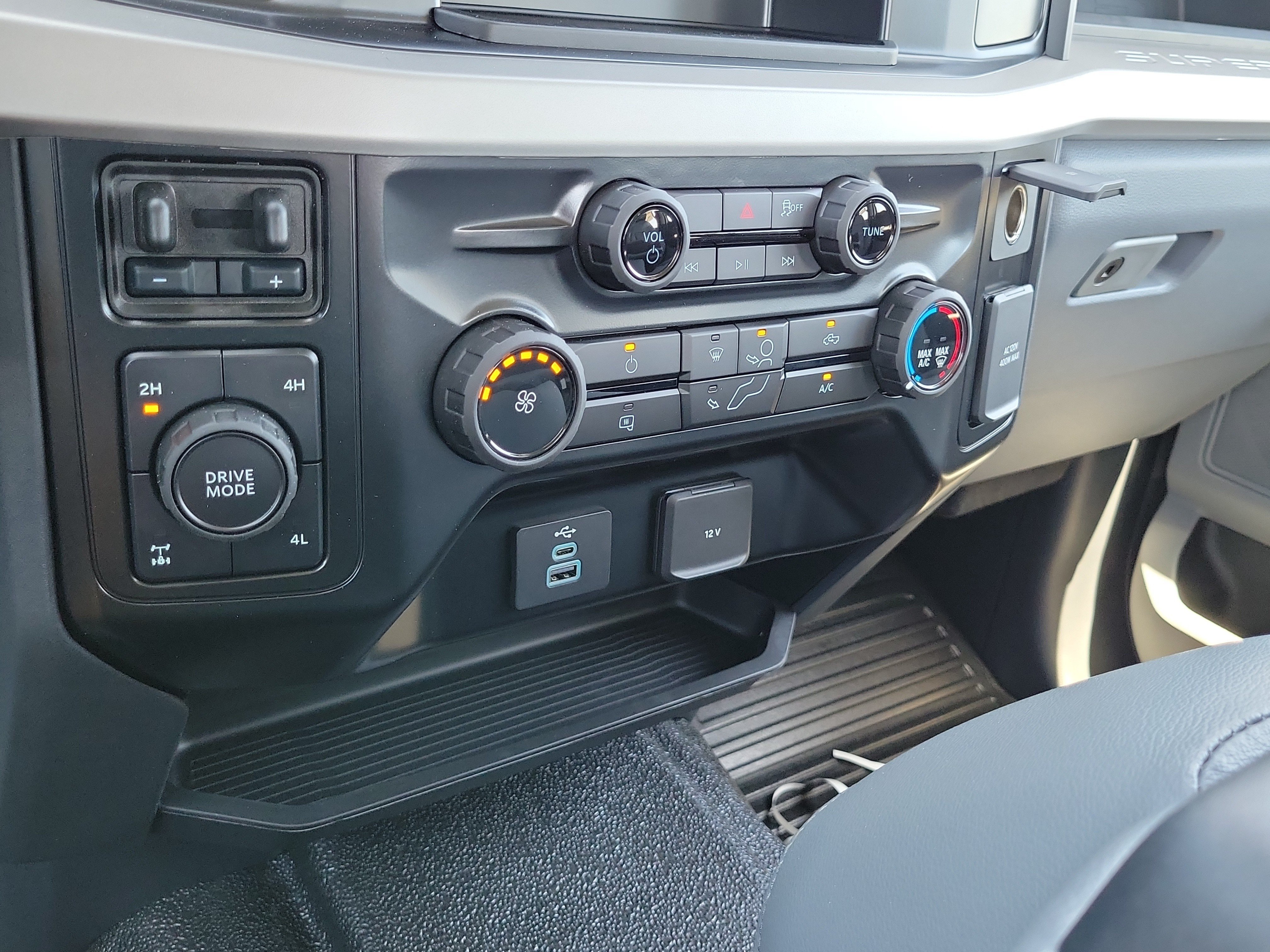 New 2026 Ford F250 XL w/ XL Off-Road Package AWD/4WD image 19