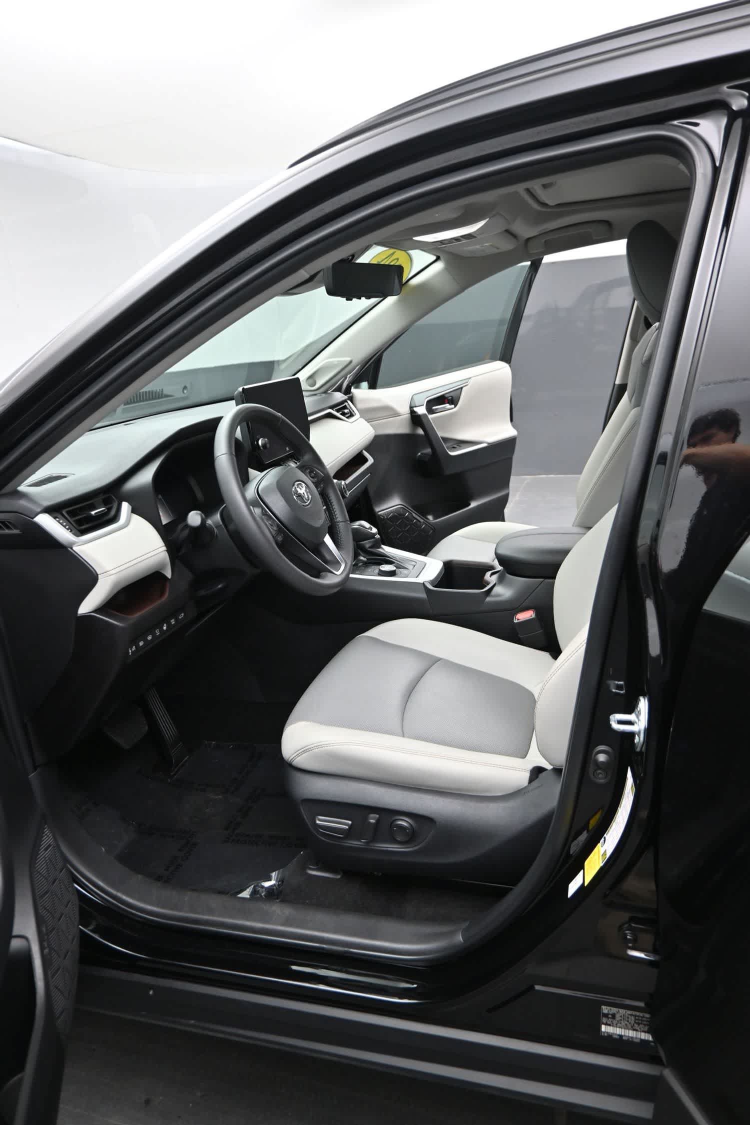 Used 2024 Toyota RAV4 Limited w/ Advanced Technology Package AWD/4WD image 16