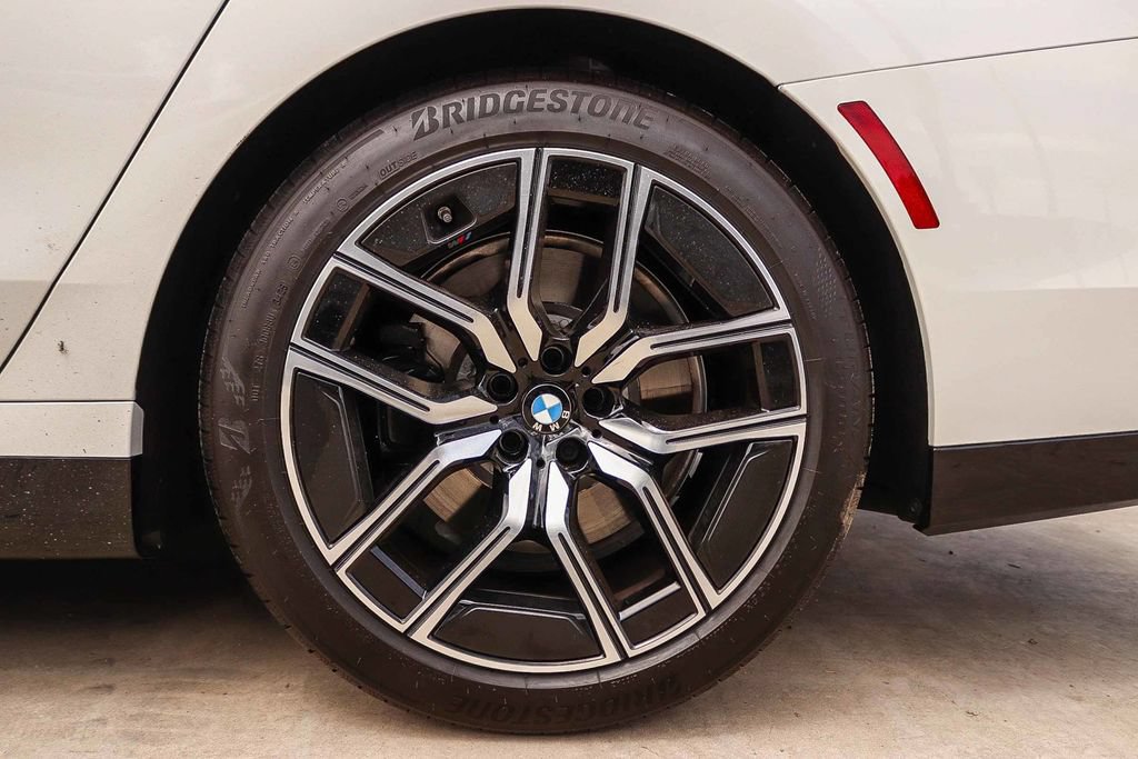 Used 2026 BMW 740i xDrive AWD/4WD image 12