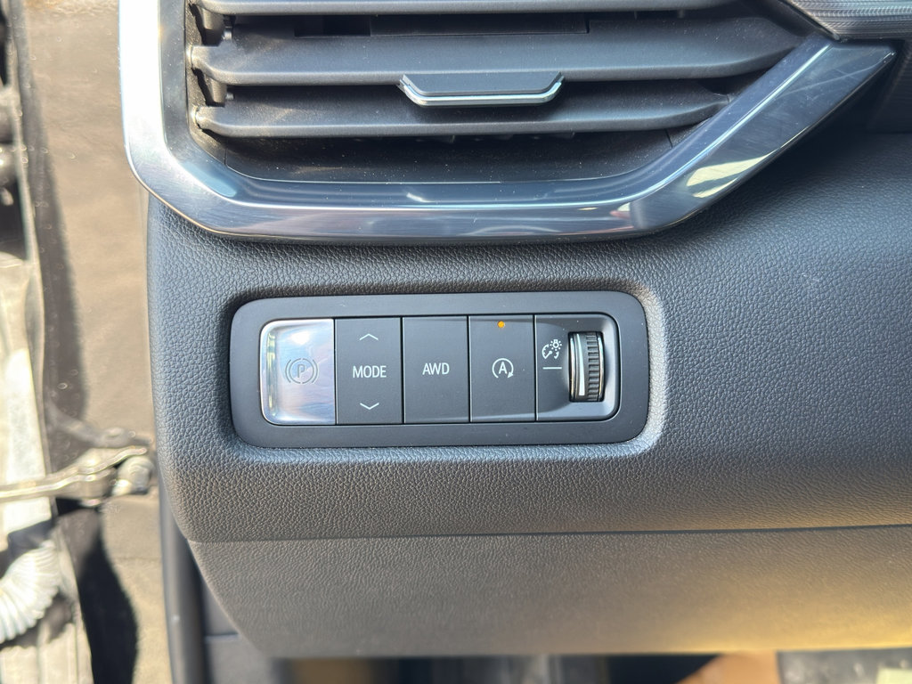 Used 2024 GMC Acadia AT4 w/ Super Cruise Package image 15