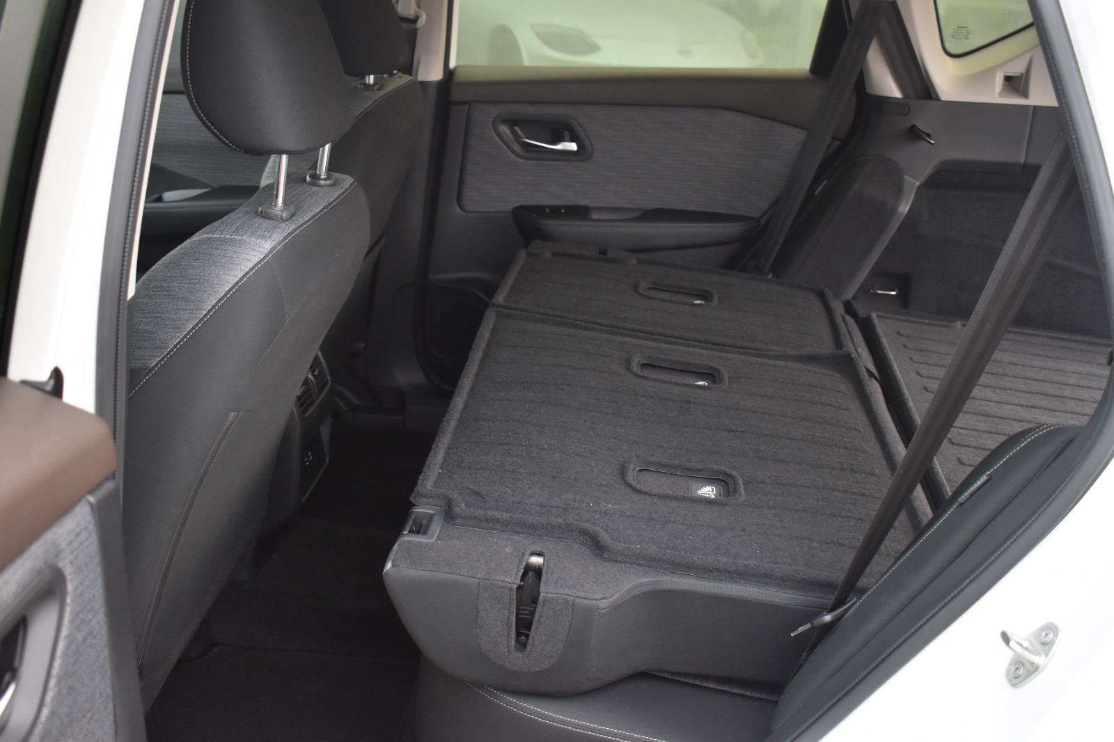 Used 2023 Nissan Rogue SV image 33