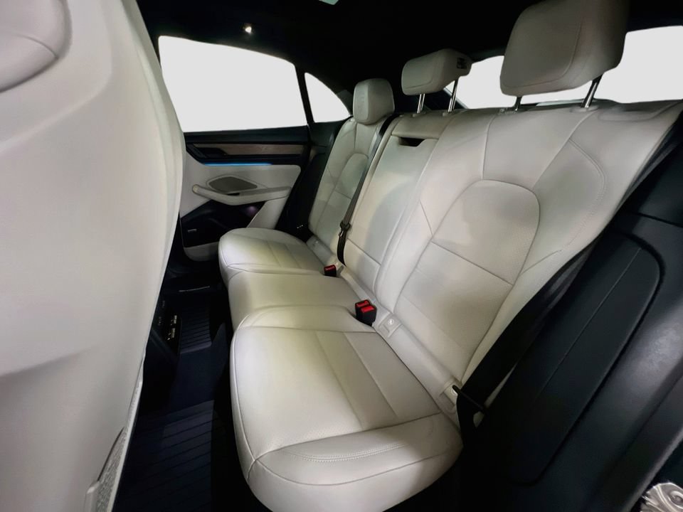 New 2026 Porsche Macan Turbo Electric AWD/4WD image 24