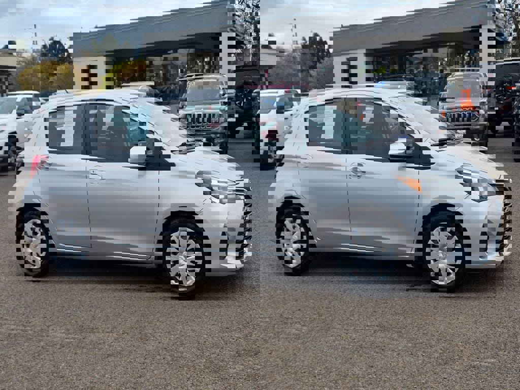 Used 2016 Toyota Yaris L FWD image 3
