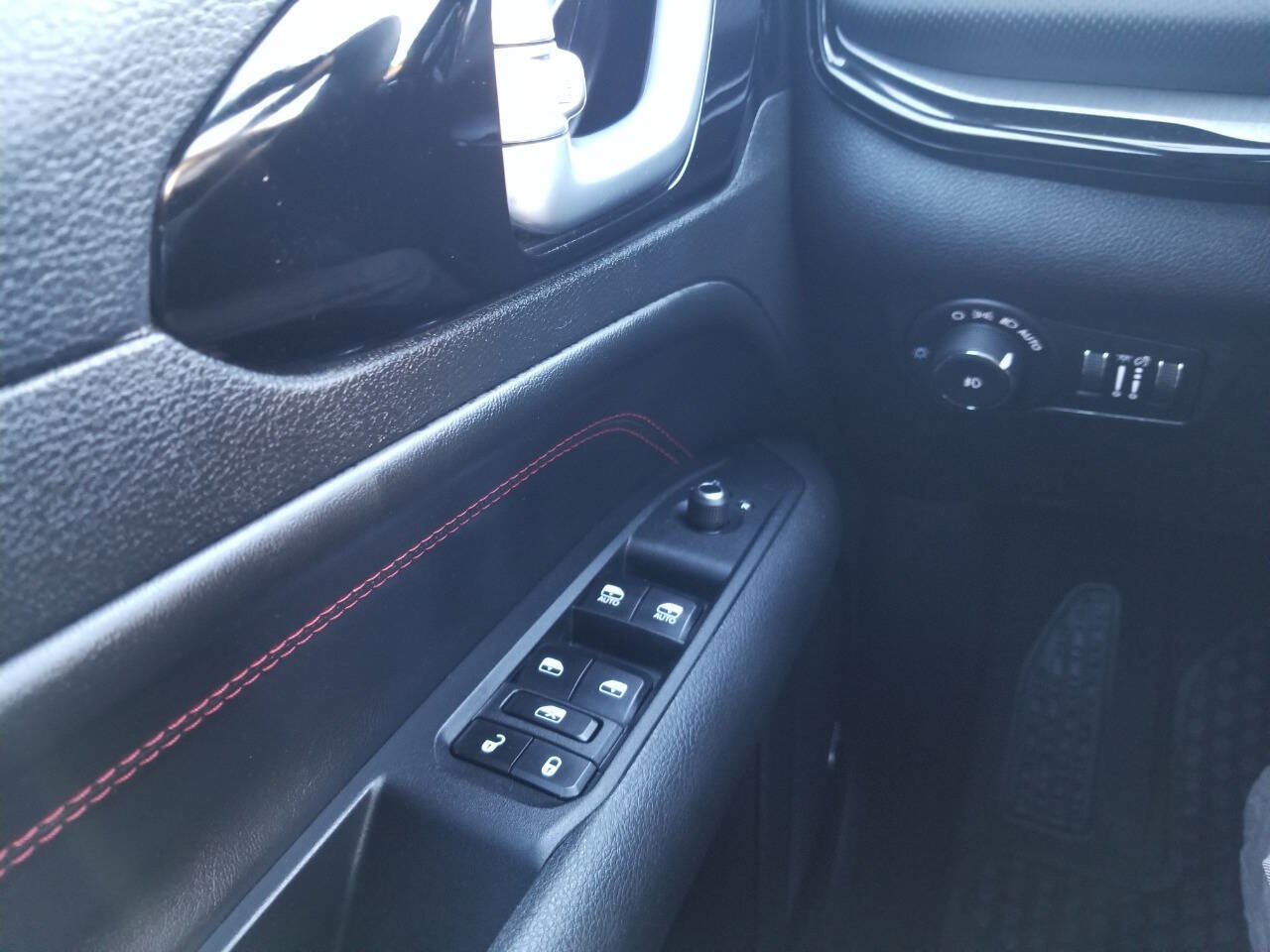 Certified 2024 Jeep Compass Trailhawk w/ Sun and Sound Group image 29