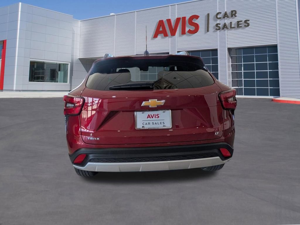 Used 2025 Chevrolet Trax LT w/ LT Convenience Package image 7