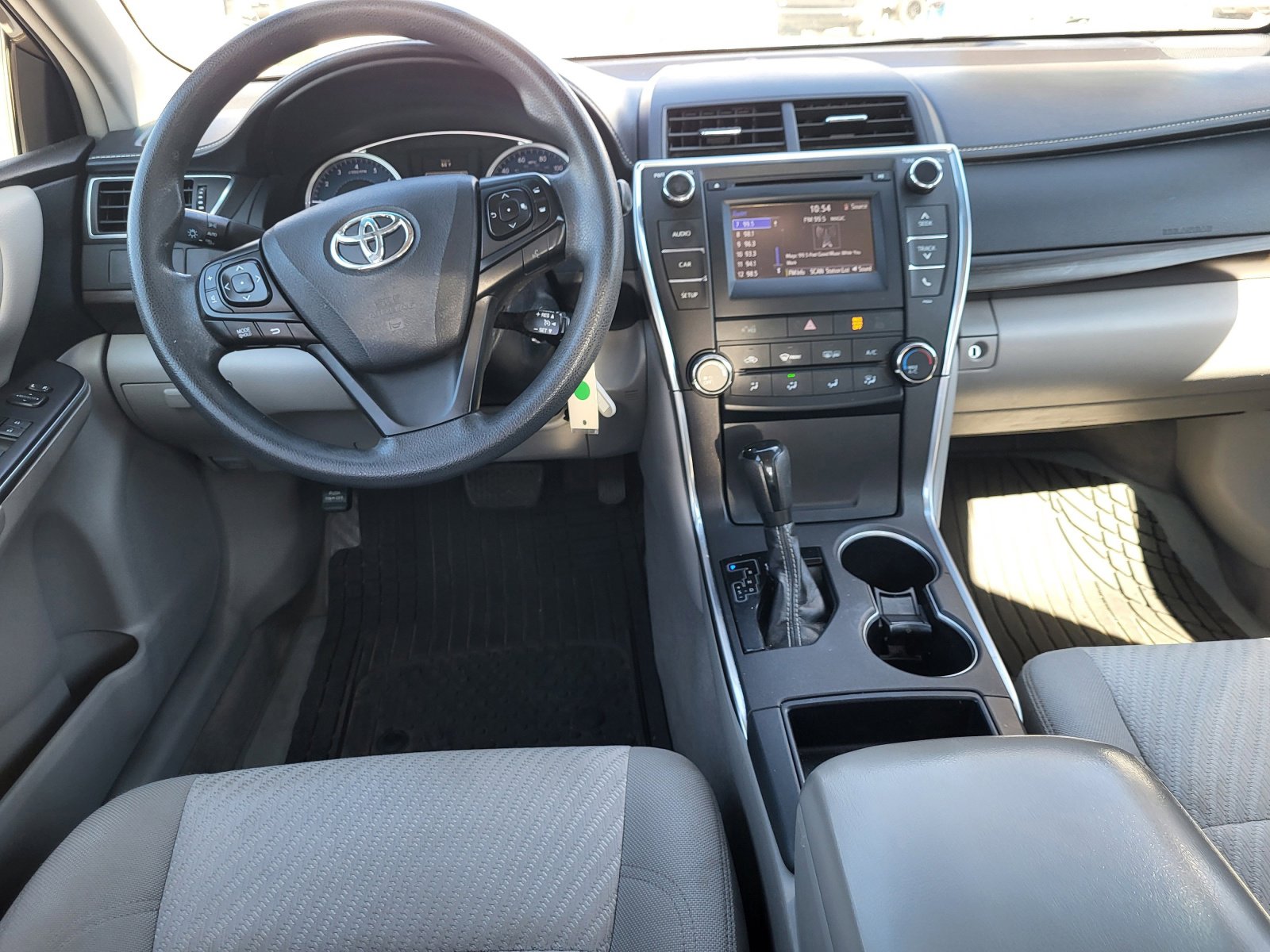 Used 2016 Toyota Camry LE image 18