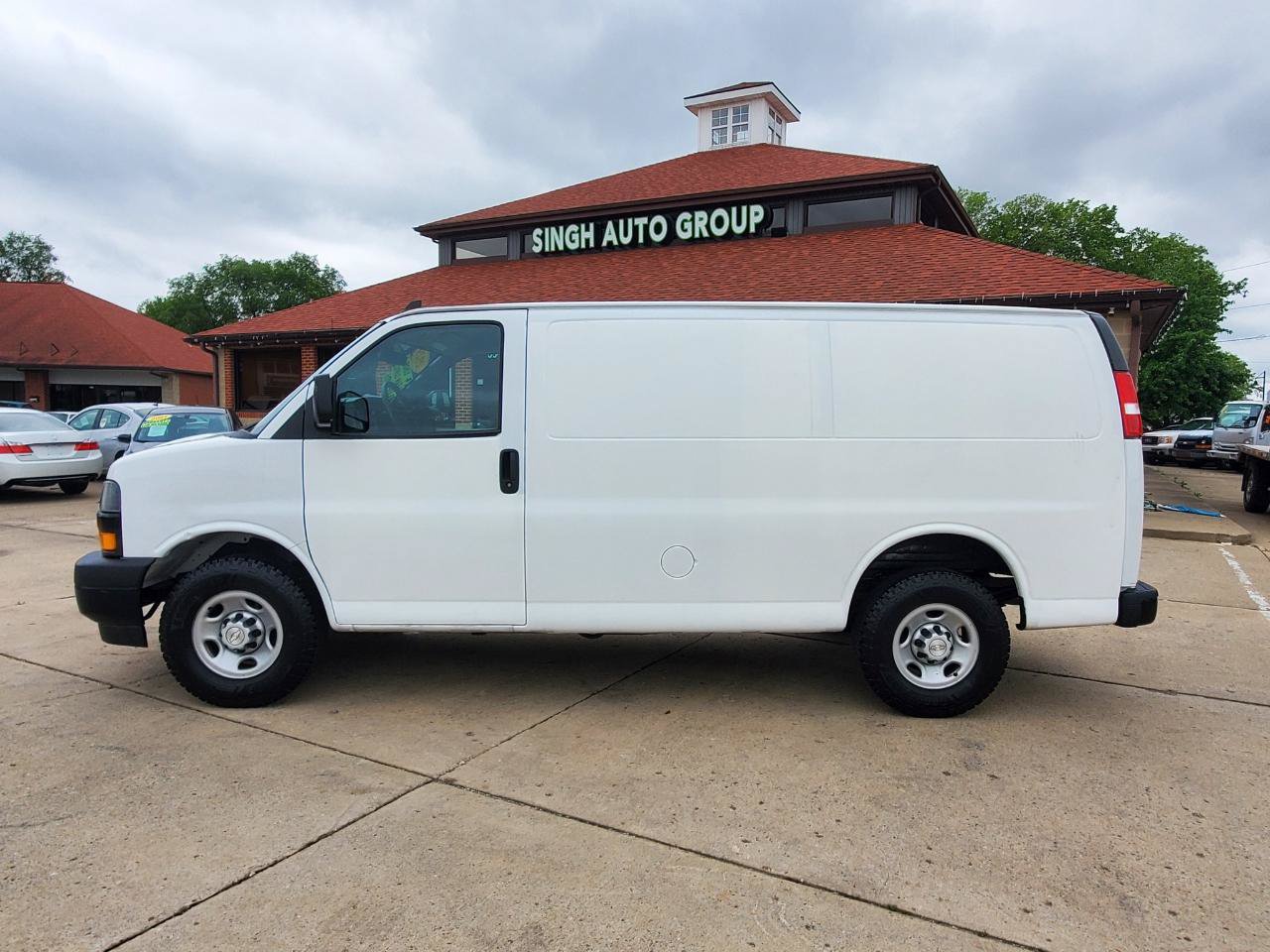 Used 2019 Chevrolet Express 2500 RWD image 5