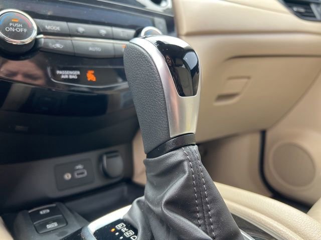 Used 2020 Nissan Rogue SV w/ Sun & Sound Touring Package image 24