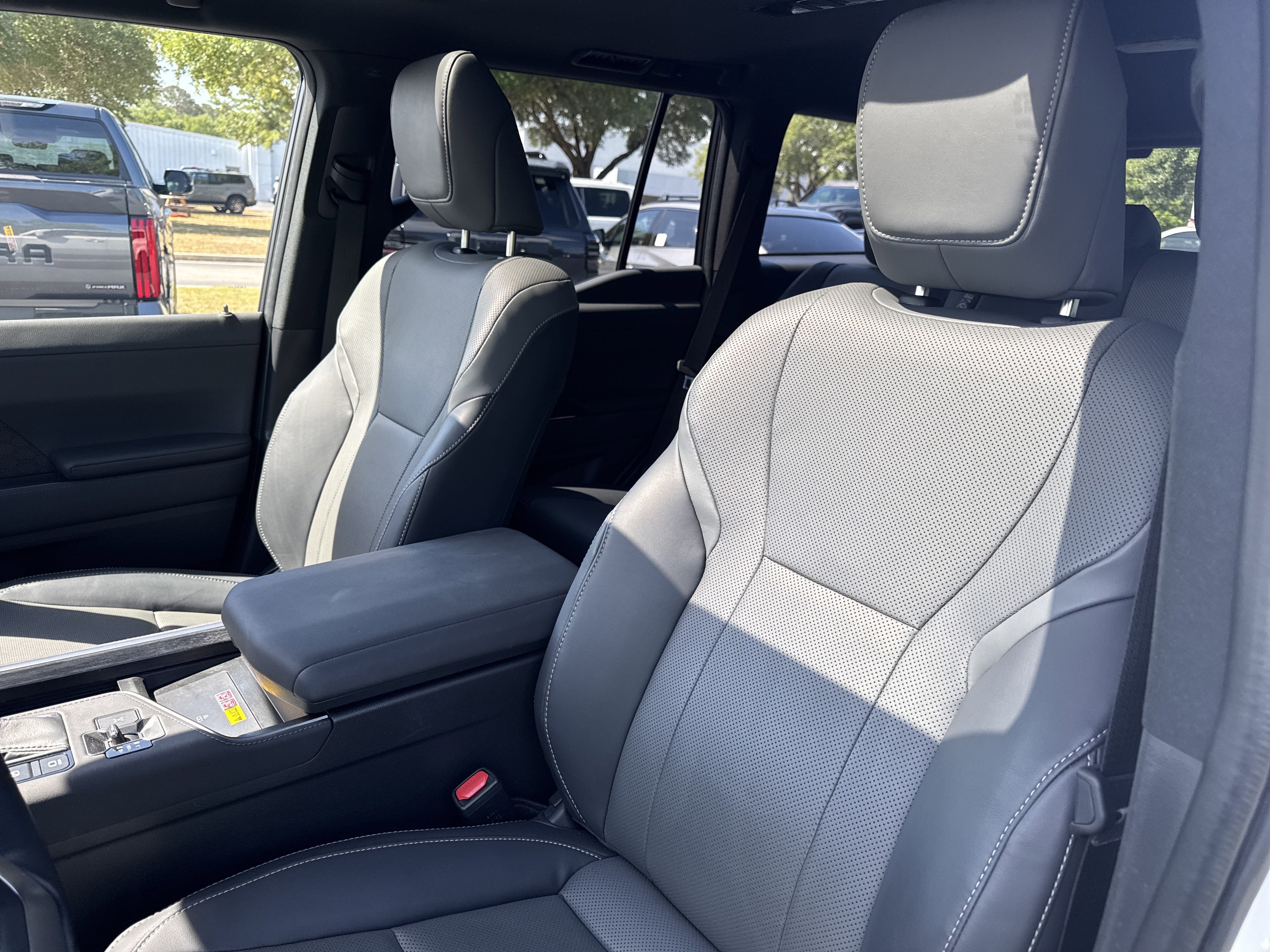 Used 2024 Lexus GX 550 AWD/4WD image 15